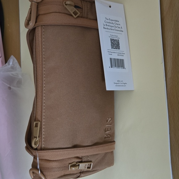 New BEIS Camel Tan Expandable Crossbody Charm Bag with Adjustable Shoulder Strap - Picture 1 of 5